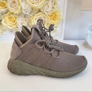 BZ0628 Adidas Women Tubular (size us 6.5)